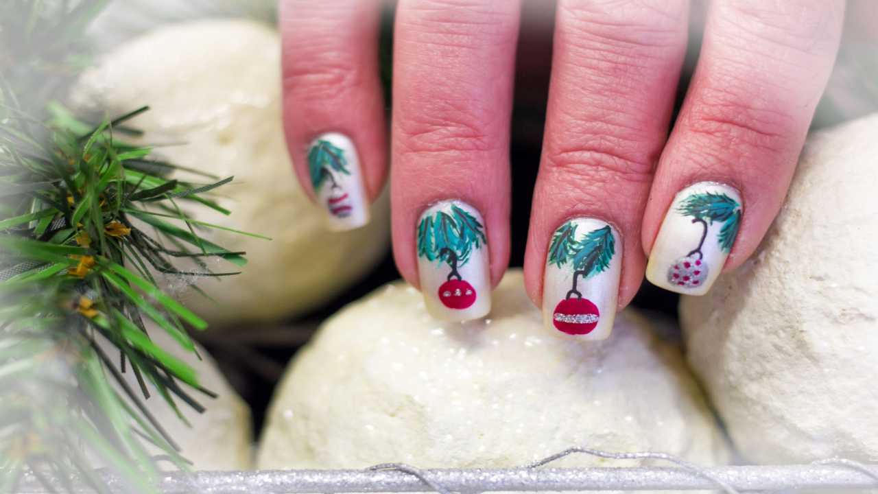 Christmas Tree-Inspired Nail Art