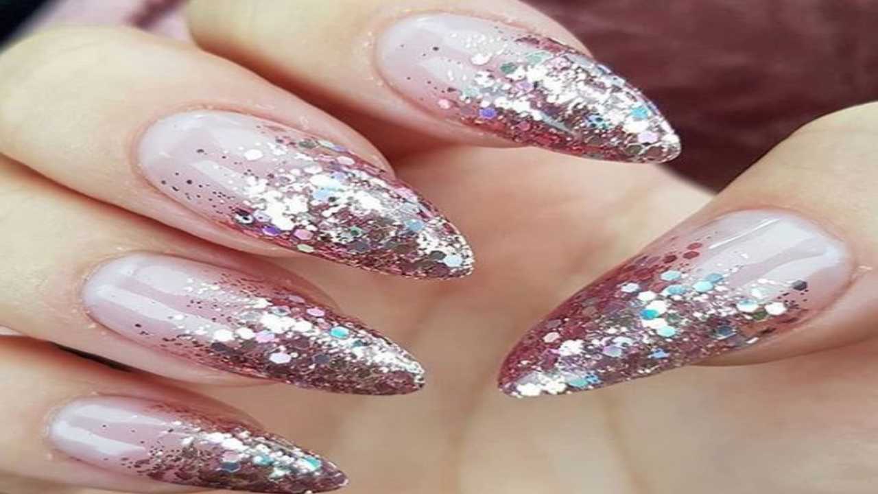 Glitter and Glam: Sparkling Nail Designs