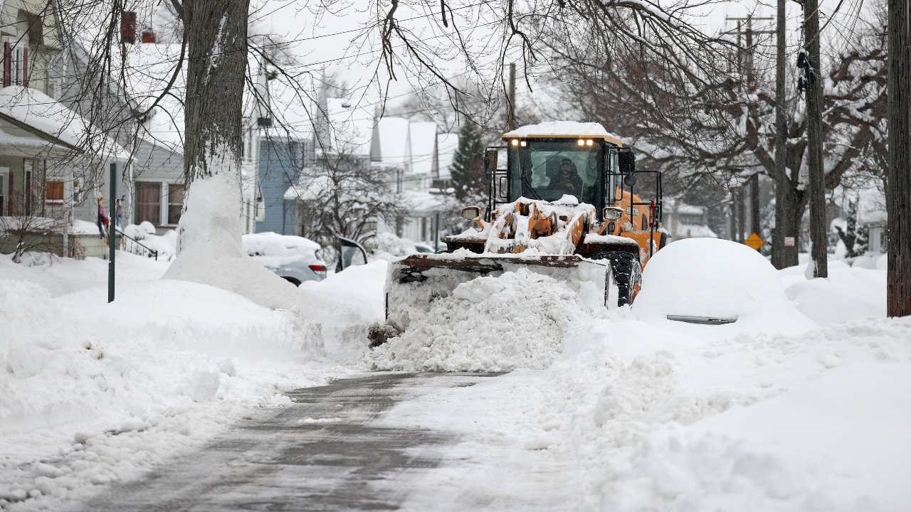 Cleveland Area Lake-Effect Snow Warning: Up to 13 Inches and Strong Winds Through Friday